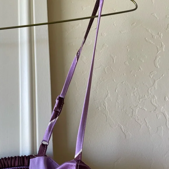 NWT House of Harlow 1960 Burgundy Purple Retro Print Satin Cami Crop Top Medium - Picture 6 of 8